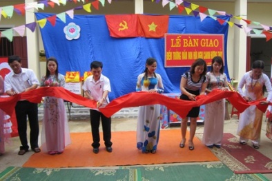 Canon Việt Nam tiếp tục hỗ trợ cho các trường vùng lũ